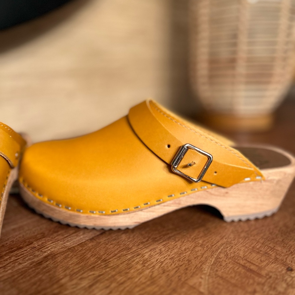 Mia Alma Clogs/ Free People - Picture 4 of 9